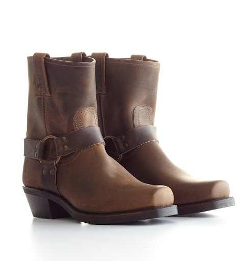 “Pedal toe clips are a hassle in traffic. Treaded boots grip nicely.”