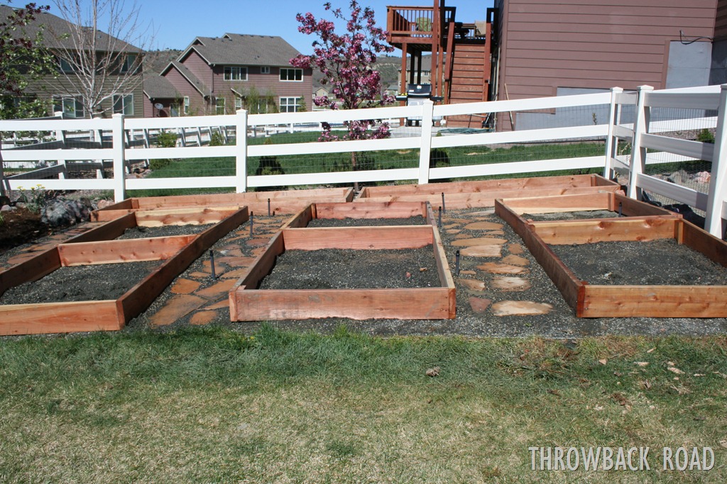[Raised%2520Garden%2520Spring%25202012%2520010%255B3%255D.jpg]