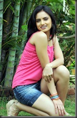 Gurudu Actress Ritu Kaur Hot Pics