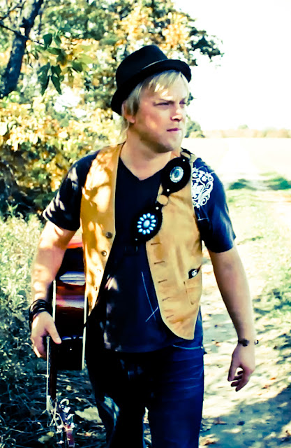 Vanyah</p>
<p>http://www.vanyah.com</p>
<p>https://twitter.com/_Vanyah</p>
<p>http://www.facebook.com/music.vanyah
