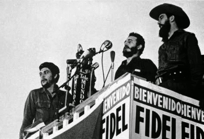 [Castro-Cienfuegos-Ernesto-Guevara-Habana%25202%255B3%255D.jpg]