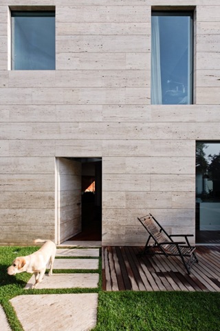 [fachada-moderna-Casa-moderna-L02CR-de-ARQX-Architects%255B4%255D.jpg]