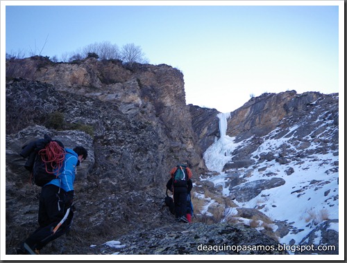 Cascada de Hielo Supernova 40m WI5 90º-95º (La Ripera, Pirineos) (Isra) 8049 Cascada de Hielo Supernova 40m WI5 90º-95º (La Ripera, Pirineos) (Isra) 8049