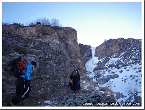 Cascada de Hielo Supernova 40m WI5  90º-95º (La Ripera, Pirineos) (Isra) 8049