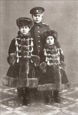 tres hijos varones menores de Sanny Constantin Kotusha, Dimitri Mitia y Vyacheslav Slava