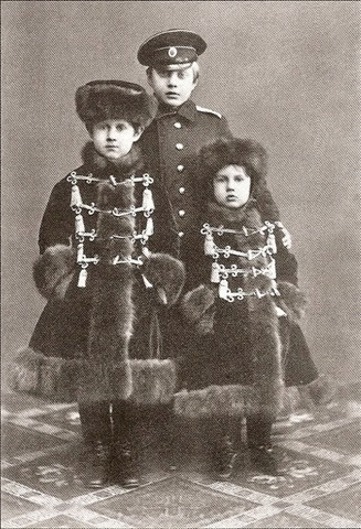 tres hijos varones menores de Sanny Constantin Kotusha, Dimitri Mitia y Vyacheslav Slava tres hijos varones menores de Sanny Constantin Kotusha, Dimitri Mitia y Vyacheslav Slava