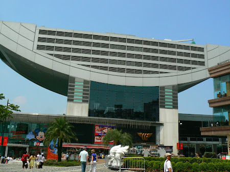 Hong Kong;  Victoria Peak mall 