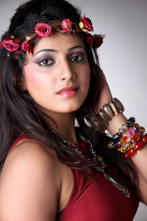 [Hari-Priya-closeup%255B2%255D.jpg]