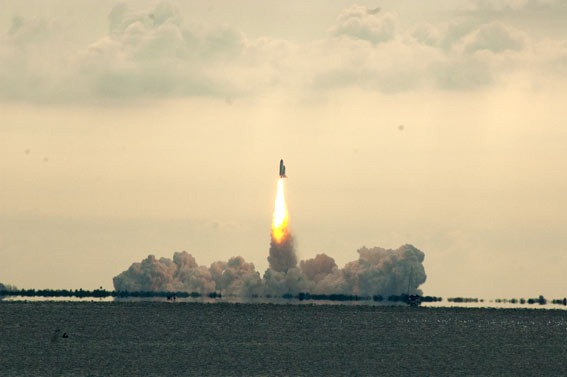 [endeavour-launch%255B5%255D.jpg]