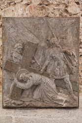 VII. Station – Jesus fällt zum zweiten Mal unter dem Kreuz.

Foto: Vojtěch Krajíček