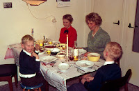 Groeneweg, Gre, Marianne, Peter en Walter Kerstmis 1968.jpg