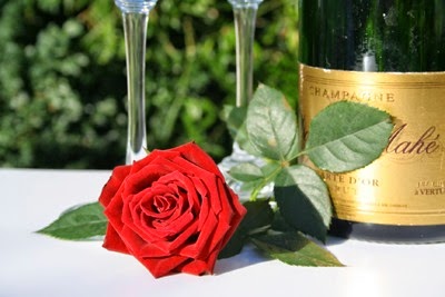 [red_rose_beside_champagne_bottle%255B5%255D.jpg]