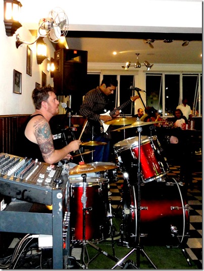 gutha_bar_faces_de_algo_banda