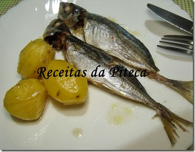 Carapaus assados com batatas-empratado Carapaus assados com batatas-empratado