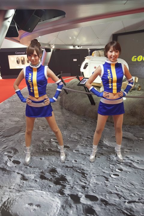 Девушки из автосалона в Токио (Tokyo Motor Show) (52 фото) | Картинка №44