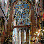 20070629;153903 Krakow, St. Mary's interior, apse from nave.jpg