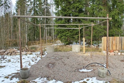 Pergola under uppbyggnad Pergola under uppbyggnad