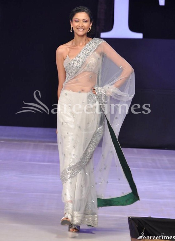 [Riyaz_White_Sari%255B4%255D.jpg]