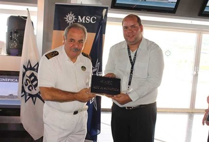 Vice Prefeito, Carlos Machado, recebe placa comemorativa da primeira escala do MSC Magnifica em Ilhéus - Foto Alfredo Filho - Secom Ilhéus (95)