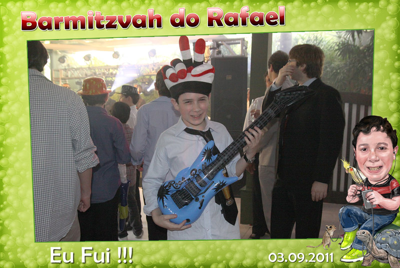 Fotos de Rafael - 03.09.11. Foto numero 001 da Social Click Fotografia Digital, do Rio de Janeiro, RJ, que faz fotos divertidas, fotos malucas, fotos com fantasias, fotos na hora, fotografia maluca, fotografia divertida com molduras personalizadas. foto camarim barmitzvah maluca rosana dana movel fotos para empresas album de assinatura ao vivo brinde divertidas malucas animadas animado noivos fotografia casamentos fotógrafa rio janeiro social festas 15 anos