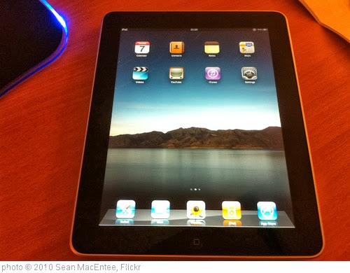 'ipad' photo (c) 2010, Sean MacEntee - license: http://creativecommons.org/licenses/by/2.0/