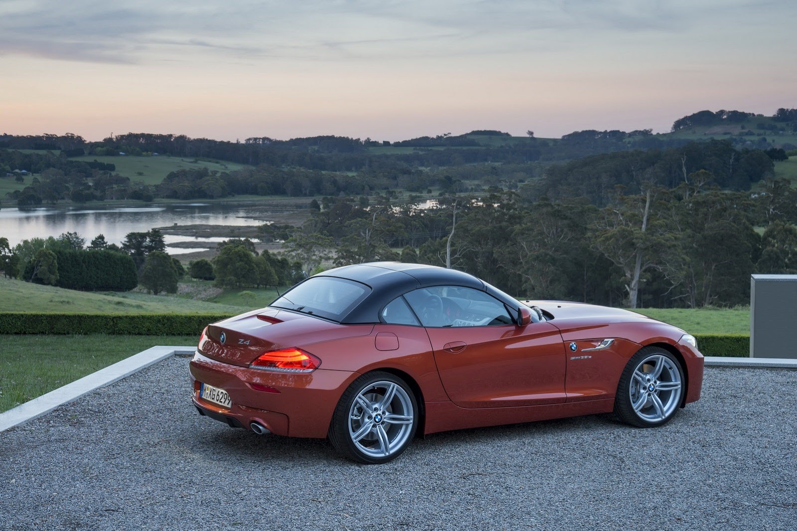 2014-BMW-Z4-Roadster-78[2].jpg