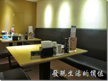 大戶屋-台北凱薩店的內部裝潢。