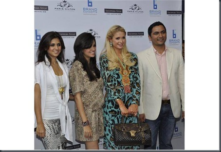 Paris Hilton India trip7