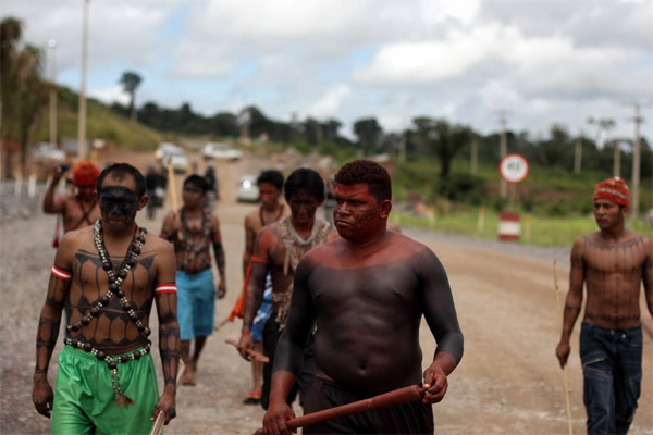 Protest at one of the main construction sites of the Belo Monte Dam complex in the municipality of Victoria de Xingu. Photo: Ruy Sposati / CIMI