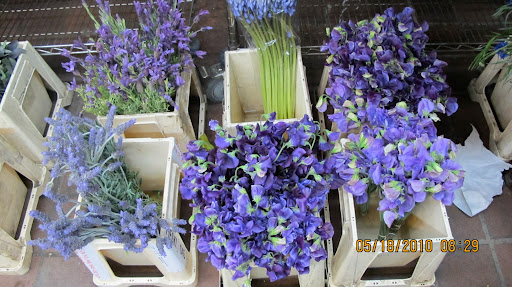 Sweet peas, lavender, wood hyacinth.