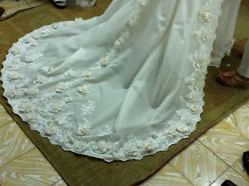 Here you see the lace and flowers together.