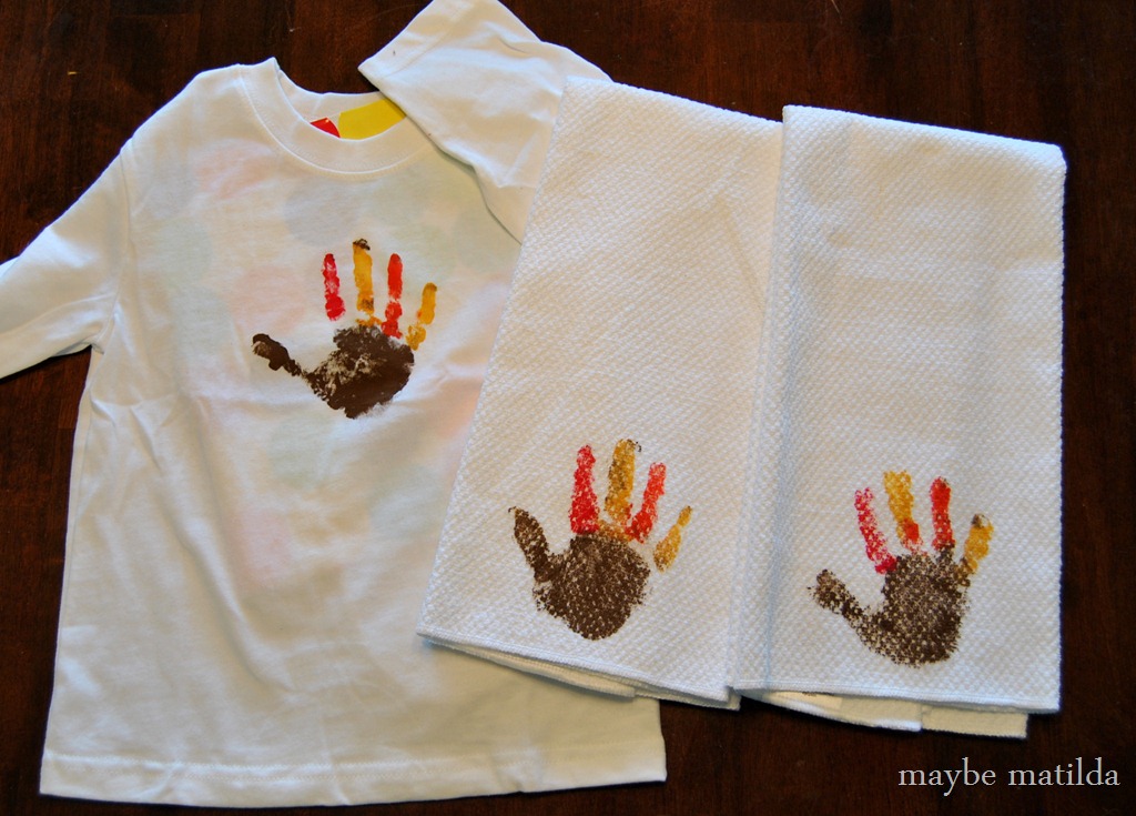 [Make-a-Turkey-Handprint-Shirt-for-Th%255B5%255D.jpg]