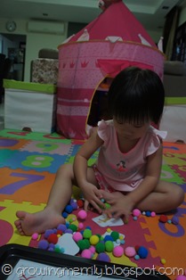 Messy poms-poms Messy poms-poms