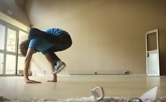 [yoga-breakdancing%255B2%255D.jpg]