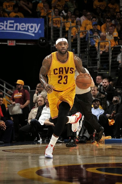 LeBron Drops 34 in Cavs Win Over OKC in New LeBron 12 PEs