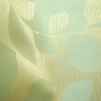 Ekskluzywna tkanina typu "tafta". Motyw roślinny - liście. Na zasłony, poduszki, narzuty, dekoracje. Szeroka. Błękitna, kremowa.