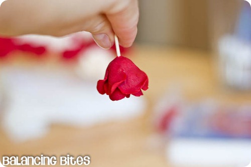 How to make small gumpaste roses (5)