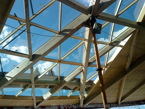 Cúpula de madera laminada y kerto