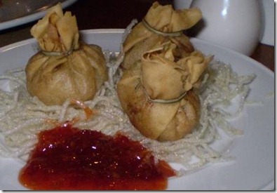 Pangsit goreng isi udang Pangsit goreng isi udang
