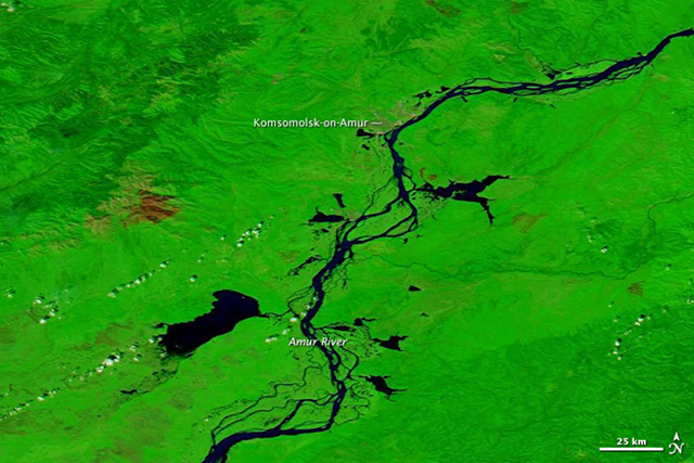 NASA's Aqua satellite acquired this false-color image of the Amur River  on 17 August 2012. In September 2013, extreme floods in northeastern China and the Russian Far East inundated Komsomolsk-on-Amur, a Russian city of about 500,000 people. Photo: NASA GSFC