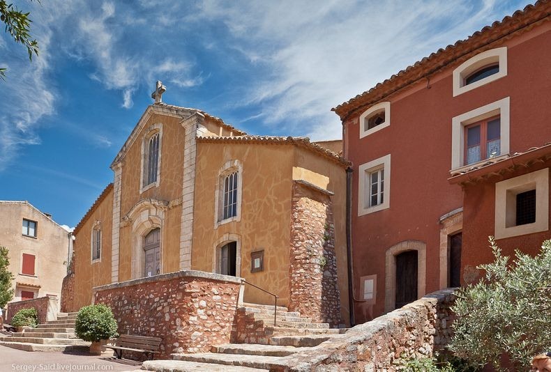  أجمل القرى العالمية (روسيليون)  Roussillon-2%255B2%255D