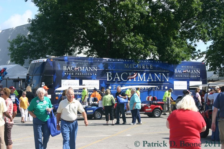 [Ames-2011-16-Bachmann-Bus3.jpg]