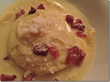 egg raviolo
