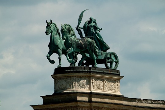 statue_20110529_horses