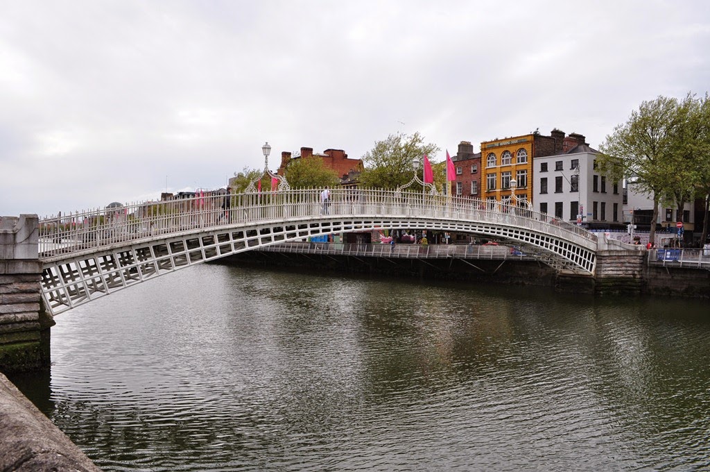 [Dublin.-Ha-Pennys-Bridge---DSC_04921%255B1%255D.jpg]