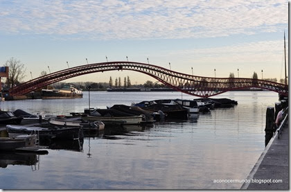 Amsterdam. Puente Pythonbrug (Puente pitón) -DSC_0200