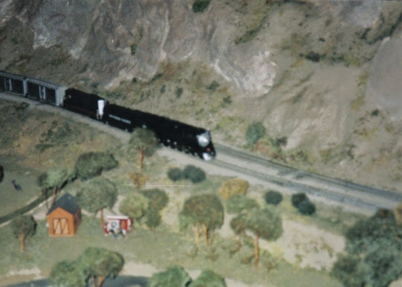 [06-Columbia-Gorge-Model-Railroad-Clu.jpg]