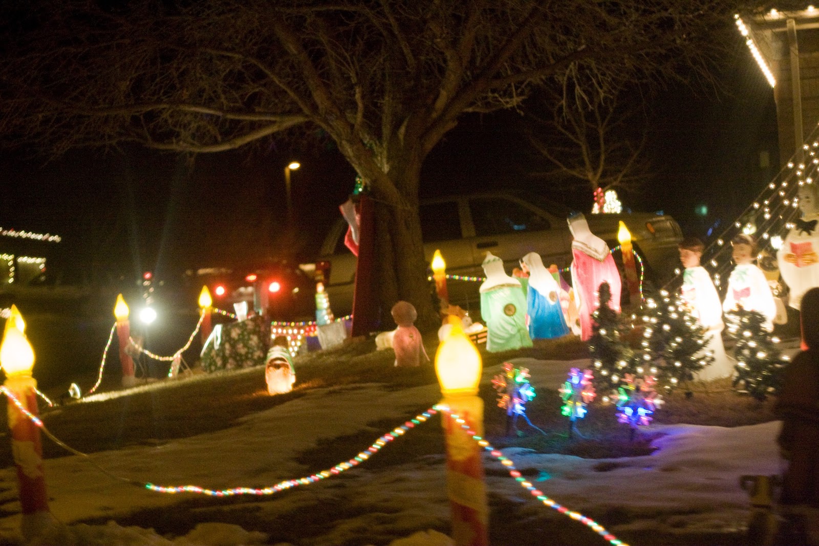 [12.22.12%2520lights%25205%255B3%255D.jpg]