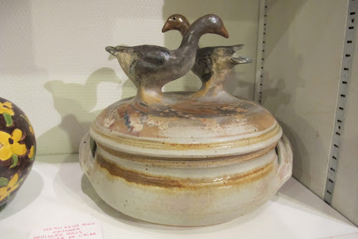 I really really wanted to buy this covered dish.  The geese were so elegantly rendered and I loved the color.