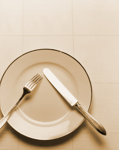 Here is the proper setting of what you will see if your guests are still eating. Here is the proper setting of what you will see if your guests are still eating.